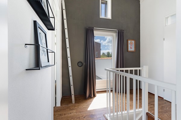 Foto - Verkocht onder voorbehoud: wonen aan het water met luxe, rust en een eigen aanlegsteiger!